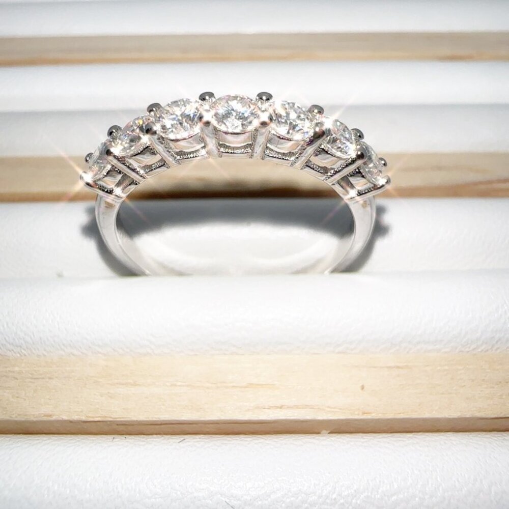 Sterling Silver Moissanite Wedding Band Ring 0.6ct DEF VVS1 - Picture 4 of 7